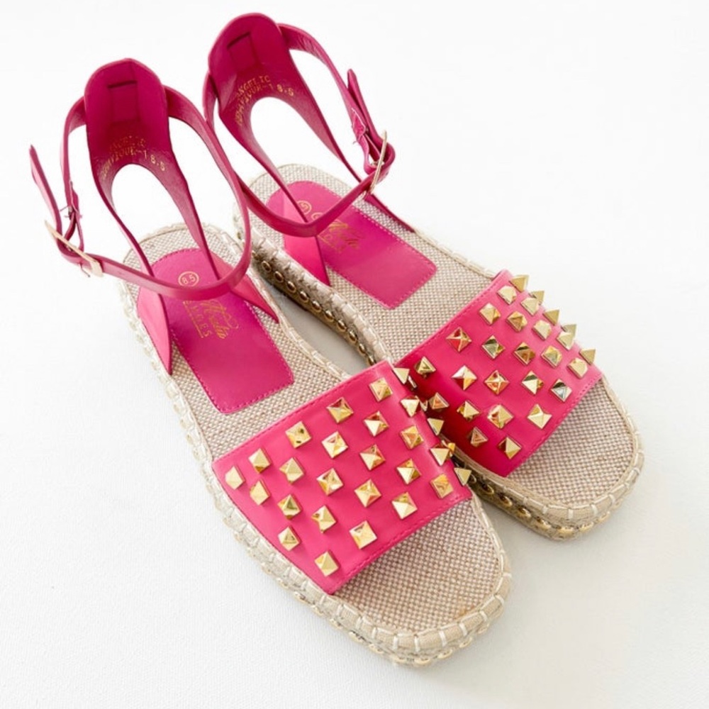 Pink Sandals Size 6.5 Can Fit Size 7